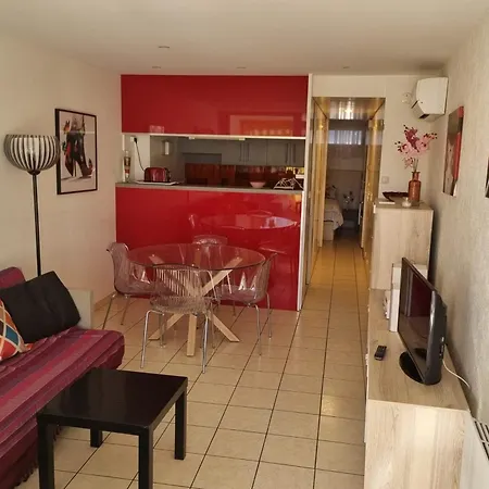 Naturiste Cap D'agde Port Ambonne 103